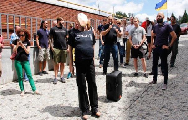 У Дніпрі сталася сутичка між "Автомайданом" і поліцією