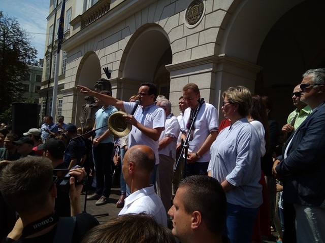 Садового на його віче зустріли вигуками «Ганьба»