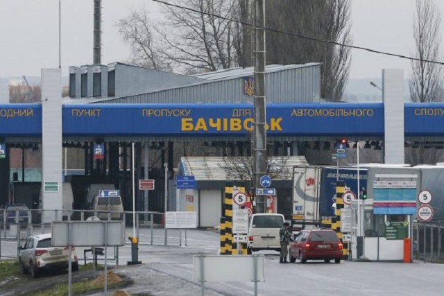 Стало известно, сколько россиян не пустили в Украину с начала года: документ