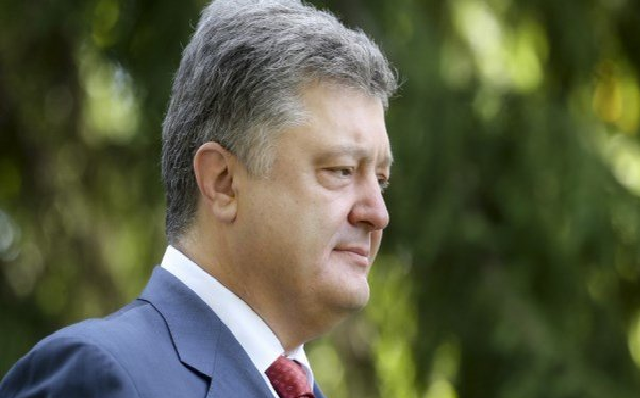 Порошенко улетел во Францию