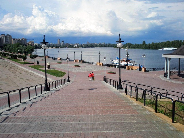 В Киеве разгромили ресторан на набережной