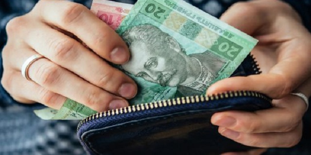 Выжить на 110 евро: размер «минималки» выталкивает украинцев из страны