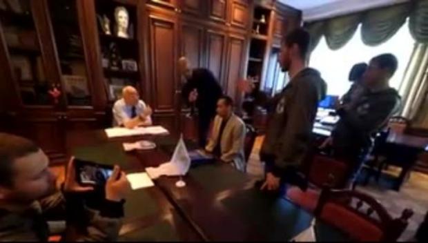 Активісти упіймали сєпара з "Безсмертного полку", який побив беззахисну дівчину 9 травня