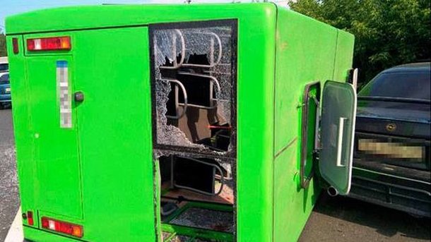 Чудовищное ДТП: маршрутка столкнулась с КамАЗом, много пострадавших