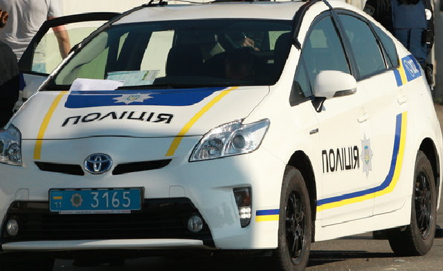 В Киеве пьяный хулиган ударил полицейского по лицу