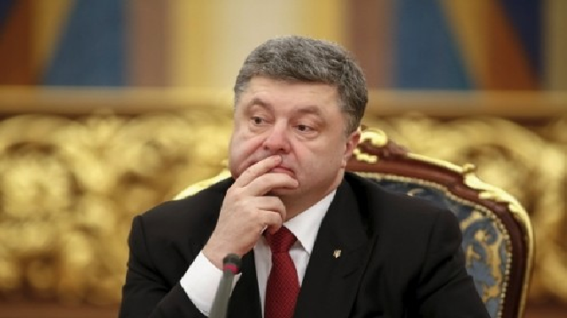 Лицемірство Порошенка: депутатську недоторканність скасувати, закон про імпічмент не приймати?