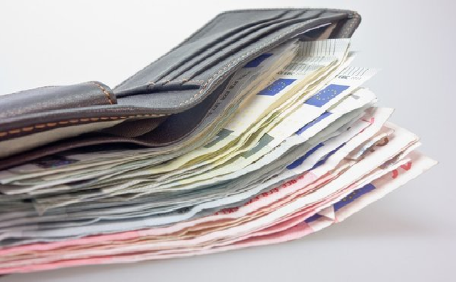 Курс евро в Украине взлетел до прошлогоднего пика