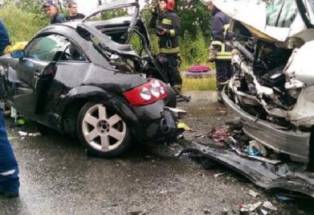 Страшна ДТП поблизу Львова: автівки розтрощені вщент