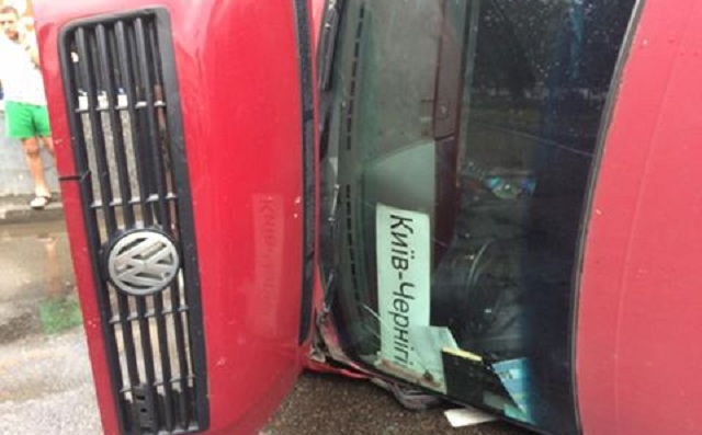 В Чернигове перевернулась рейсовая маршрутка