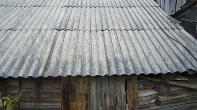 Минздрав запретил использовать асбест: в Украине может резко подорожать шифер