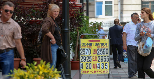 Банкиры: спекулянты поднимают наличный курс доллара