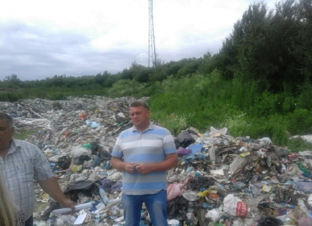 На Прикарпатті прямо посеред лісу викинули сто тонн львівського сміття