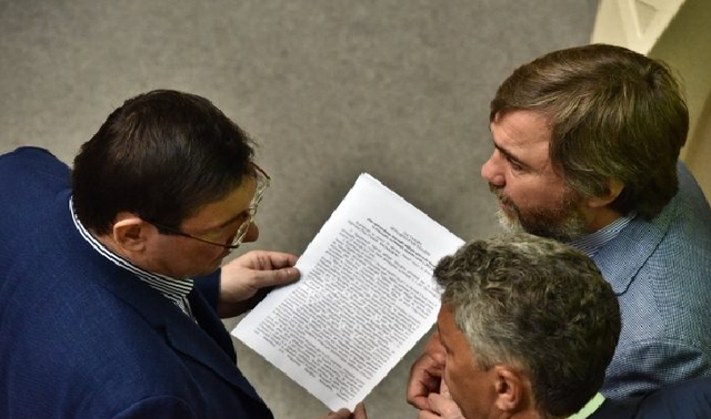 Новинского хотят судить за тягу к судам