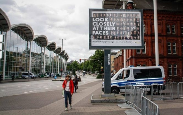 В Гамбурге появились билборды с украинскими военными