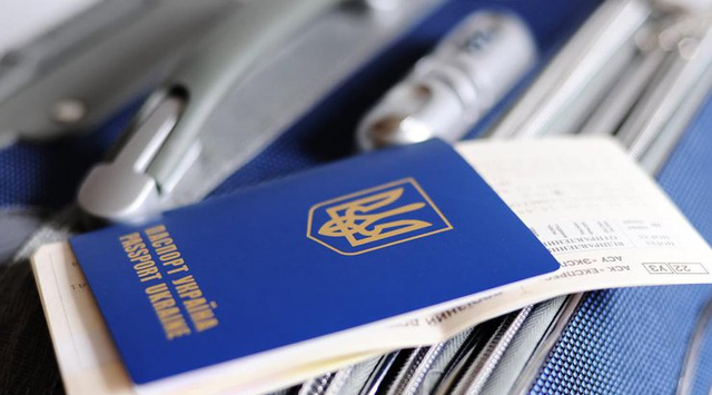 Царапают отвертками авто и срывают бамперы: как относятся к украинцам на европейских границах