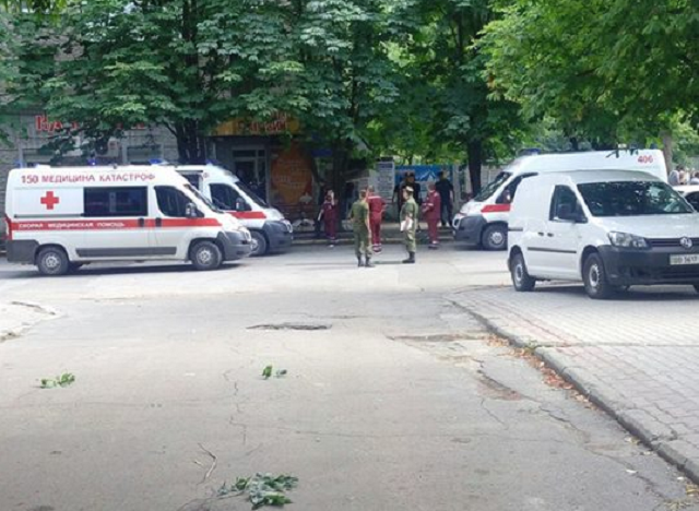 В центре Луганска прогремел двойной взрыв: есть погибшие и раненые