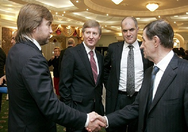 Распад олигархического консенсуса создает «окно возможности» для завершения Революции — эксперт