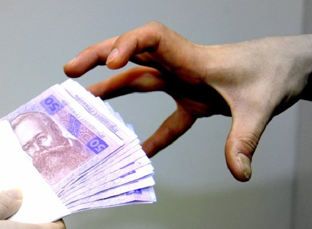 Нардеп розповів про хабарництво на митниці і «мішки з грошима на Київ»