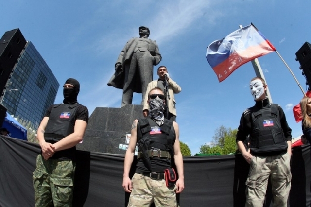 Фашик Донецкий: Трое в лодке, не считая холопов. О зряплатах сепаров