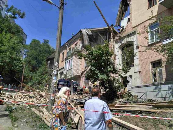 Полиция продолжает поиск жильцов взорвавшегося дома в Голосеево