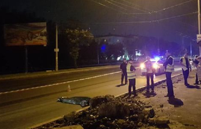 Жуткое ДТП в Киеве: пешехода-нарушителя переехали несколько машин