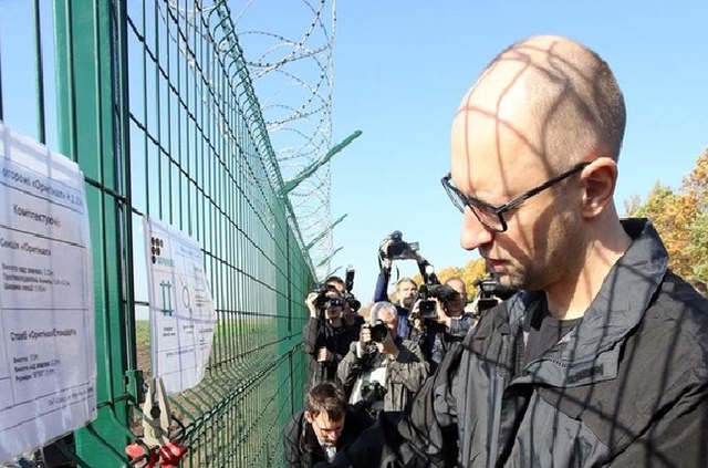 На "Стену Яценюка" уже использовали выделенные 200 млн и требуют еще