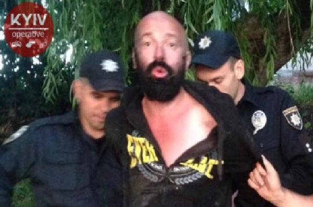 В Киеве барыга по ошибке предложил патрульным «курнуть травку»