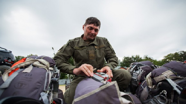 Появилось видео, как бойцы Нацгвардии десантировались с самолета Ан-26