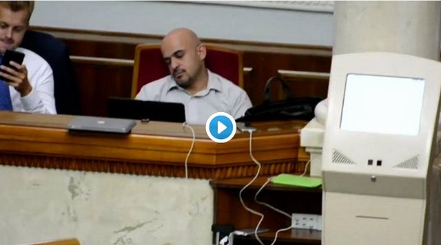 Найема поймали за странным занятием в Раде