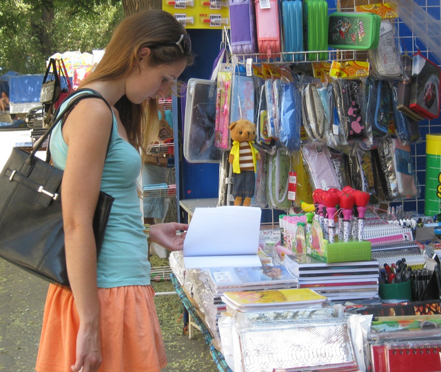 Базары по-новому: грязные рынки Киева не готовы к новым правилам торговли