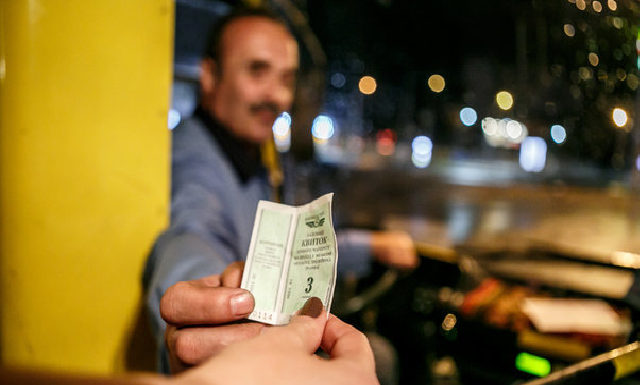 День до подорожания проезда в Киеве: пассажиры массово скупают билеты