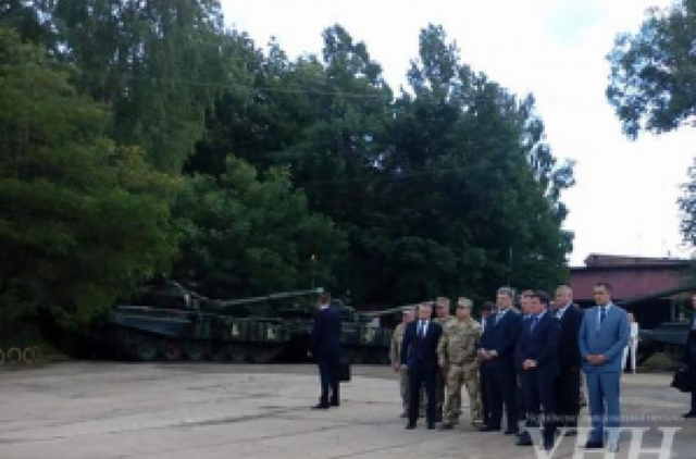 Порошенко: Более 300 млн грн государство направит на закупку танков «Оплот»