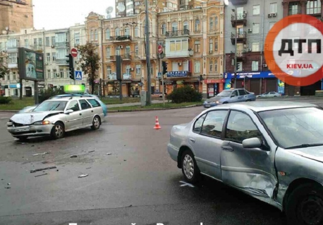 Водитель такси Uber устроил ДТП в центре Киева