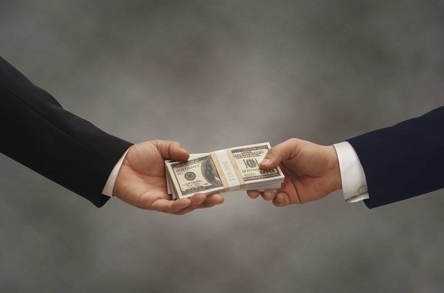 Украина: война войной, а коррупция по расписанию