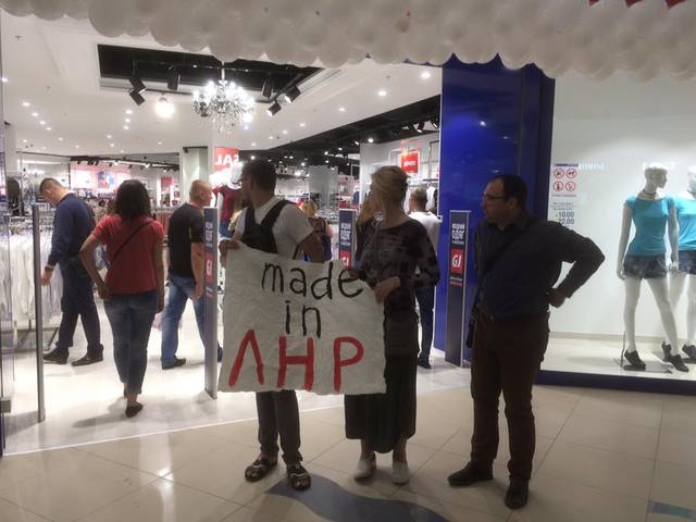 Охоронці SkyMall у Києві побили учасників акції проти російського бізнесу