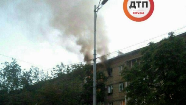 Серьезный пожар в жилом доме в Киеве