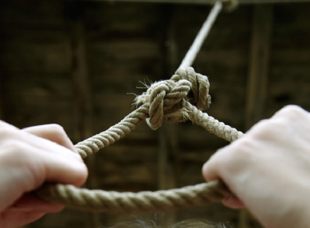 В лесополосе на Яворовском полигоне повесился офицер запаса