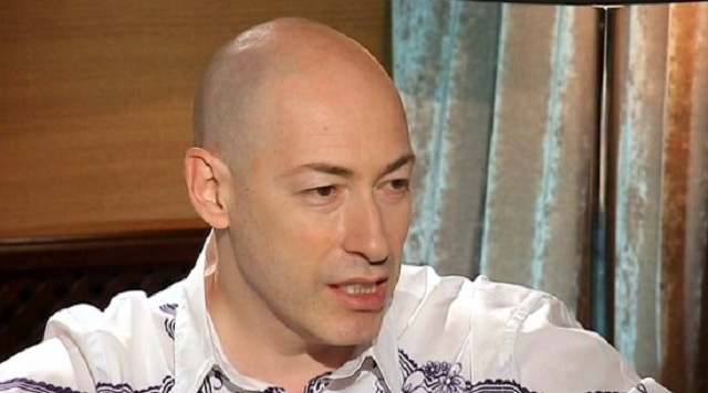 Я многих депутатов знаю лично – они дураки просто. Им снесло крышу, – Гордон