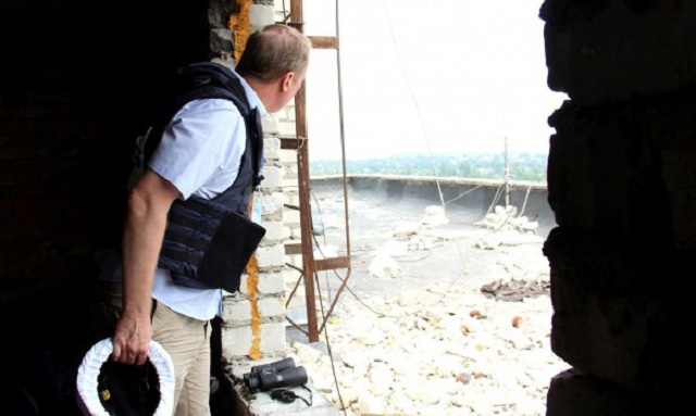 Волкер: На Донбассе не замороженный конфликт, а горячая война