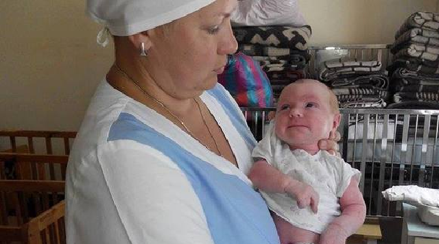 На Донбассе мать бросила на улице новорожденного