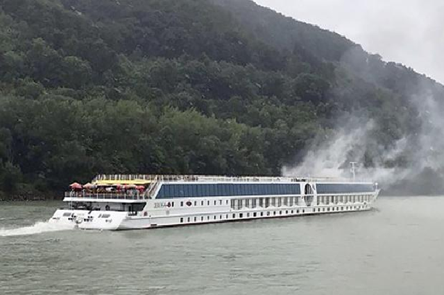 В Австрии загорелось пассажирское судно, есть пострадавшие