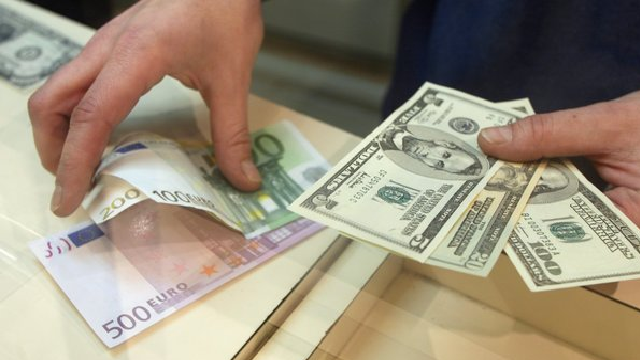 Курс доллара в Украине упал до минимумов с зимы