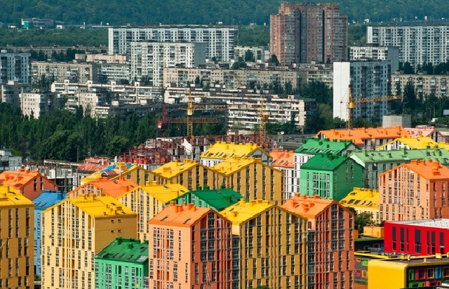 Разбой в Киеве: жертву поджидали с оружием у квартиры