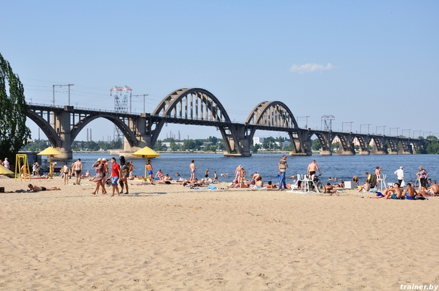 Из-за цветения Днепра на киевских пляжах до сих пор нельзя купаться