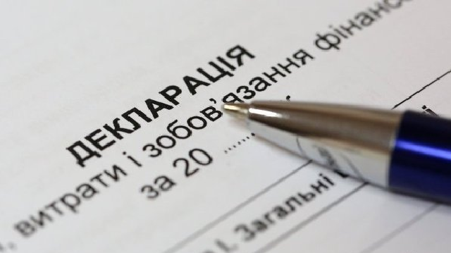 Грузил кирпичи: чиновник рассказал, как за 25 лет госслужбы разжился миллионным состоянием