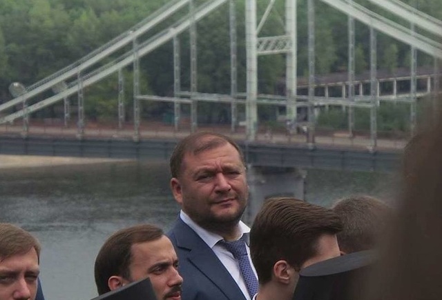 В крестном ходе УПЦ МП принял участие Добкин. Отрабатывает залог - волонтер