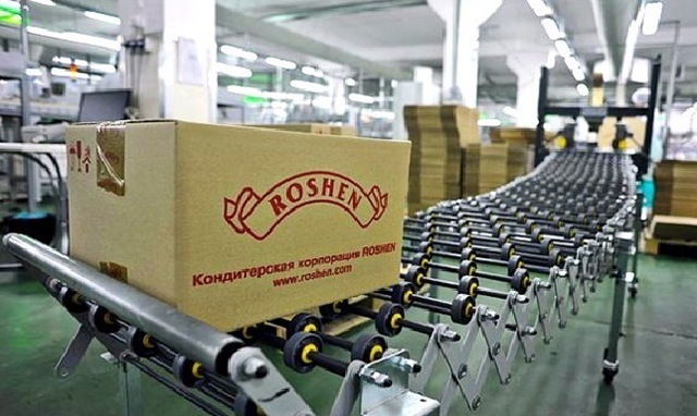 На экскурсию на завод Roshen не пустили мальчика с ДЦП