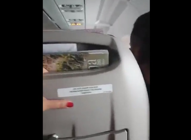 Прощались с жизнью: появилось душещипательное видео из разбитого градом самолета в Стамбуле