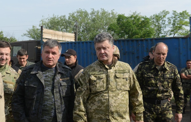 Порошенко создает собственные отряды охраны, поскольку силовики его ненавидят