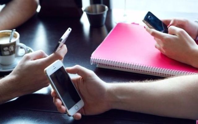 Пользователи массово отказываются от одного из мобильных операторов